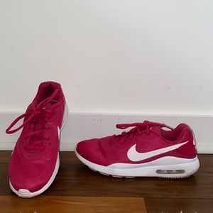 {Nike} air max oketo